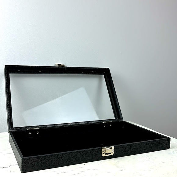 HINGED BLACK DISPLAY CASE WITH GLASS LID AND BLACK VELVET INSERT METAL CLASP - Picture 3 of 3